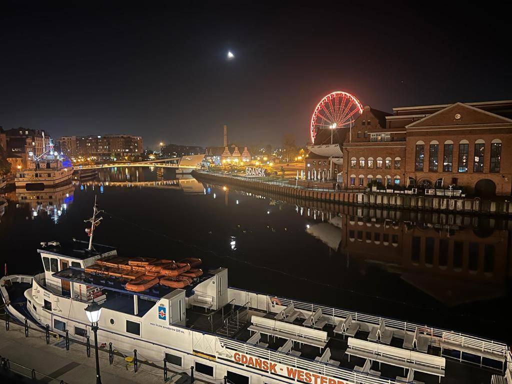 Apartment With An Amazing View Gdansk Bagian luar foto